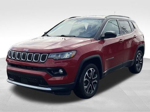 Used 2023 Jeep Compass Limited image 3