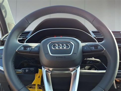 New 2025 Audi Q3 2.0T Premium image 12