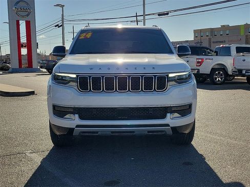 Used 2024 Jeep Wagoneer Series II w/ Flexible Seating Group image 3