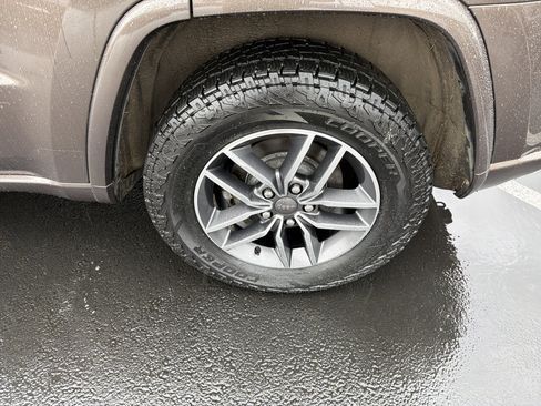 Used 2019 Jeep Grand Cherokee Overland image 15