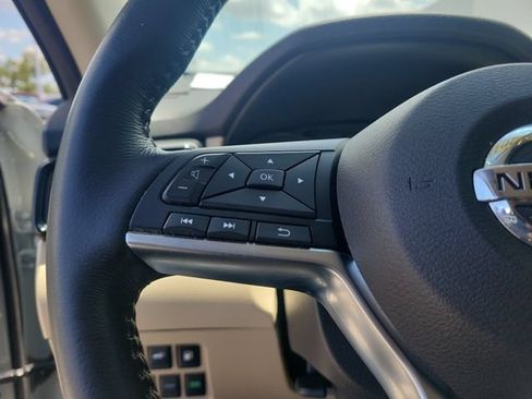 Used 2018 Nissan Rogue SV w/ Premium Package FWD image 21