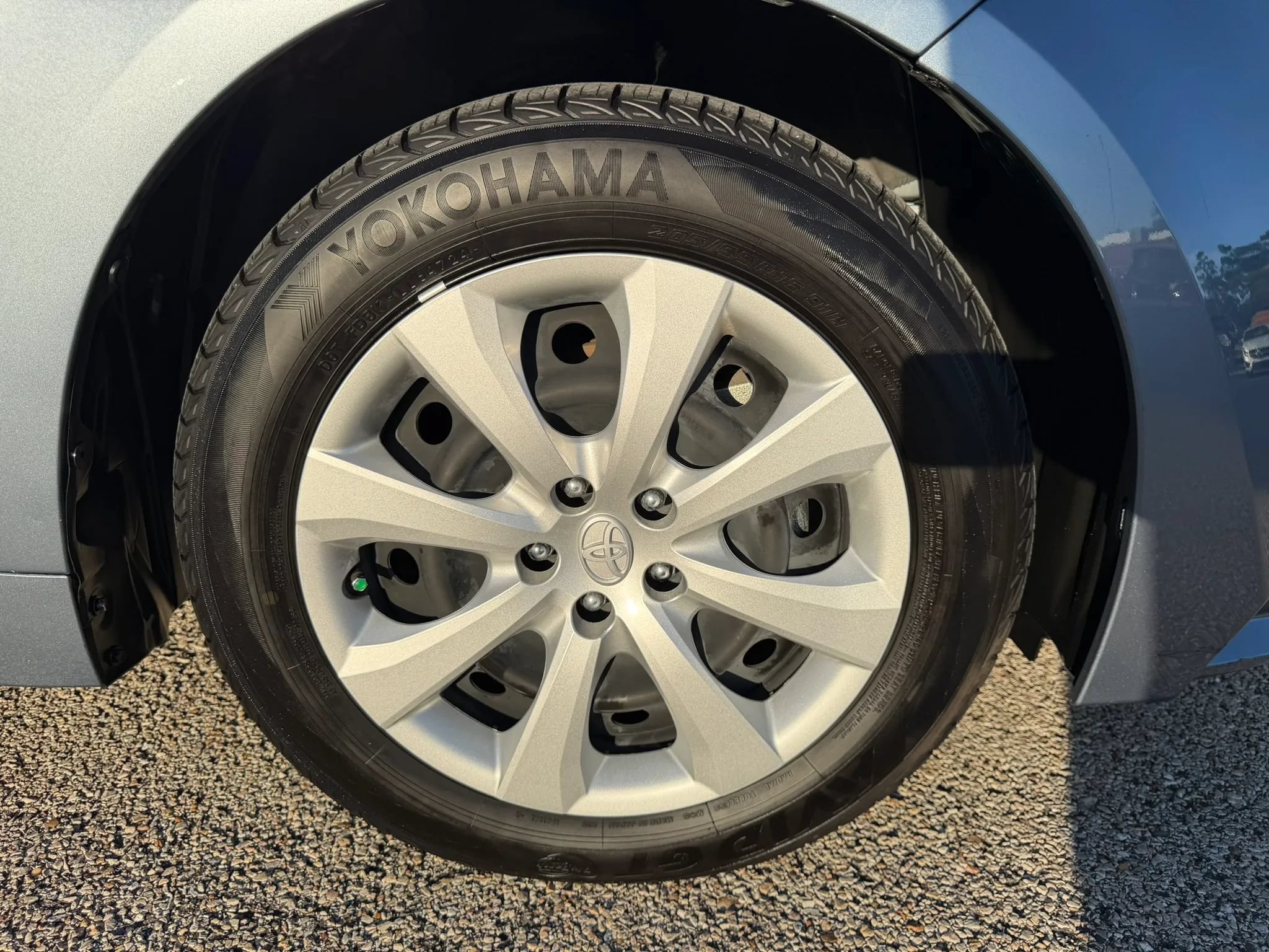 Used 2025 Toyota Corolla LE FWD image 12