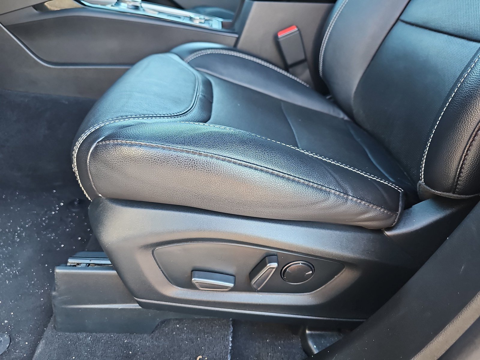 Used 2023 Ford Explorer ST w/ Equipment Group 401A AWD/4WD image 18