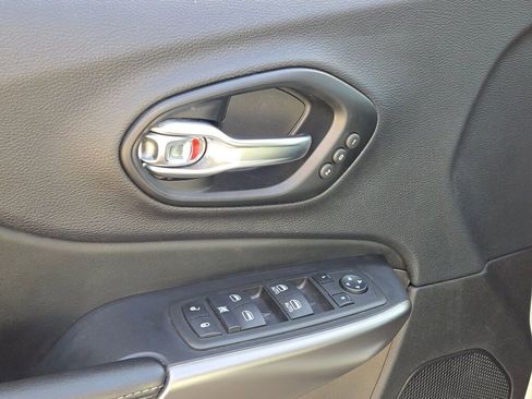 Used 2022 Jeep Cherokee Limited w/ Mopar Interior Package image 22