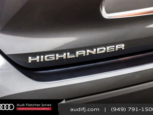Used 2025 Toyota Highlander XLE image 10