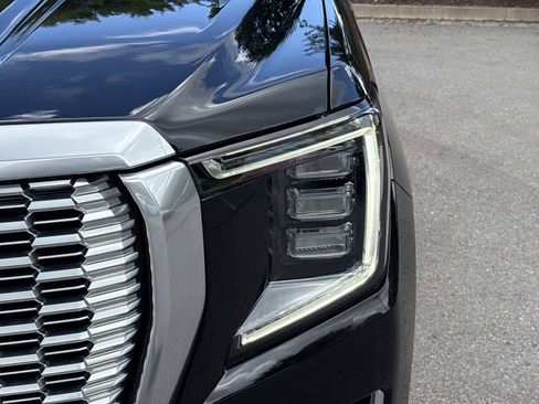 Used 2023 GMC Yukon XL Denali AWD/4WD image 11