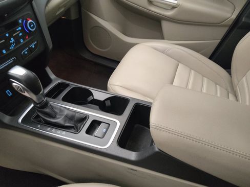Used 2019 Ford Escape SEL AWD/4WD image 26