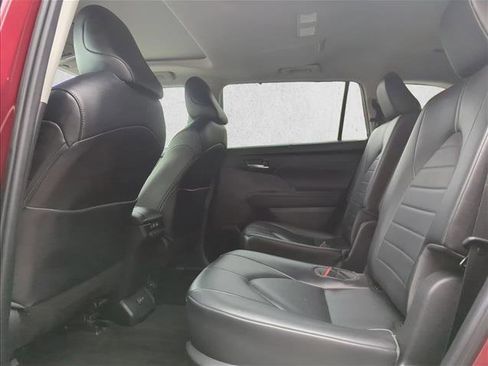 Used 2023 Toyota Highlander XLE image 23