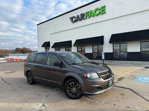 Used 2015 Dodge Grand Caravan SE w/ Quick Order Package 29E SE image 1