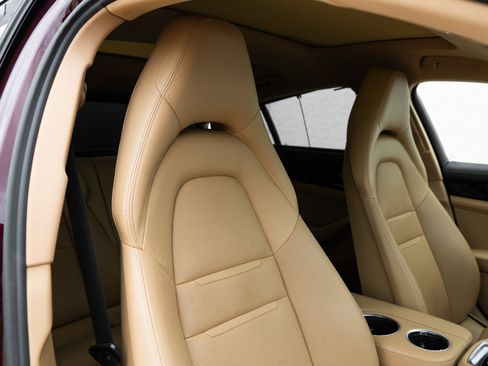 Used 2018 Porsche Panamera 4 AWD/4WD image 27