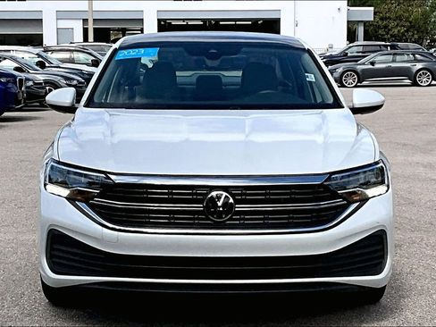 Certified 2023 Volkswagen Jetta SE w/ Panoramic Sunroof Package image 10