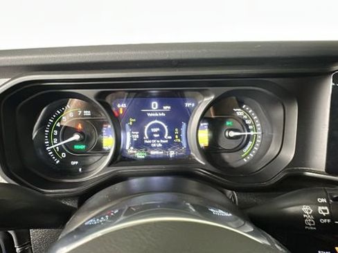 Used 2024 Jeep Wrangler Unlimited Sahara AWD/4WD image 16