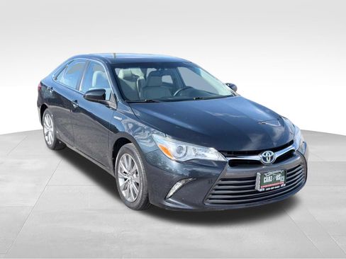 Used 2017 Toyota Camry XLE FWD image 3