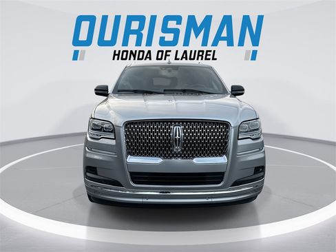 Used 2023 Lincoln Navigator Reserve image 3