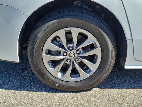 Used 2024 Toyota Sienna LE image 10