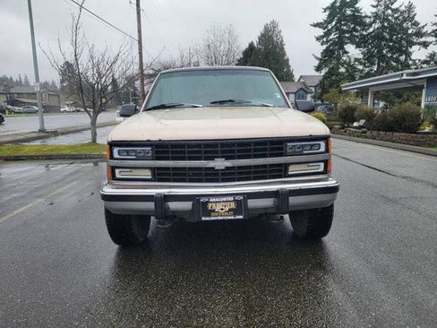 Used 1993 Chevrolet Suburban 2500 image 2