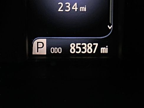 Used 2016 Toyota Camry SE image 18