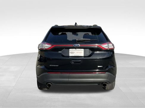 Used 2018 Ford Edge SE image 4