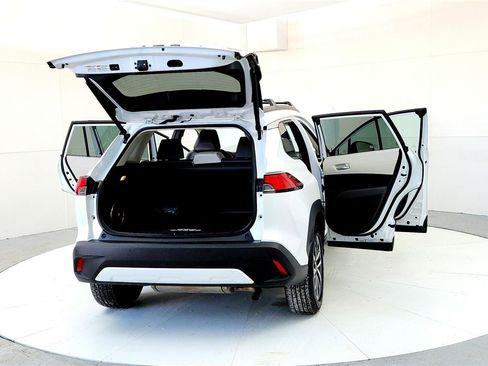 Certified 2022 Toyota Corolla Cross XLE image 11