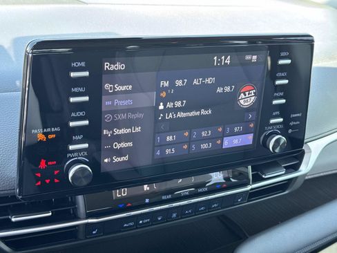 Used 2022 Toyota Sienna XLE FWD image 14