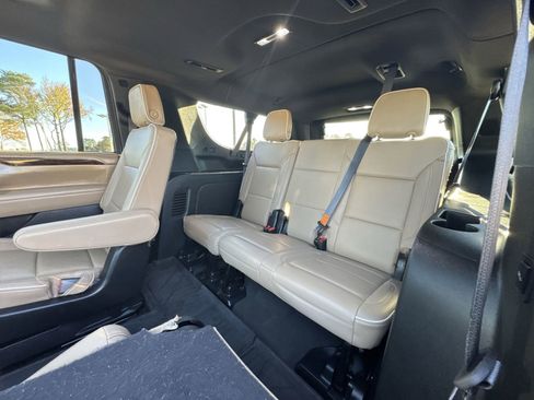 Used 2024 Chevrolet Suburban Premier w/ Advanced Technology Package image 33