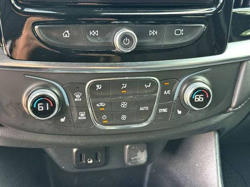Used 2023 Chevrolet Traverse LT FWD image 22