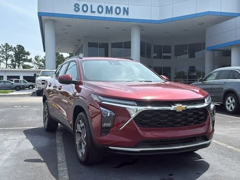 Used 2025 Chevrolet Trax LT w/ LT Convenience Package FWD image 1