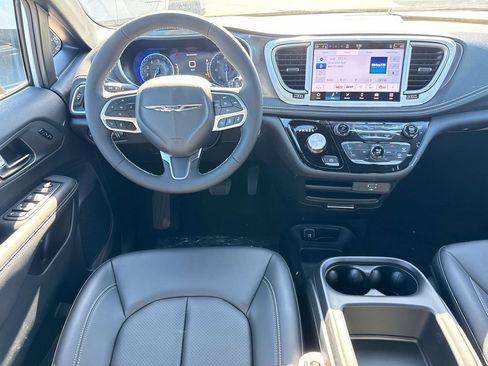 New 2026 Chrysler Pacifica Select FWD image 11