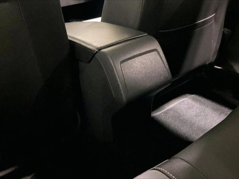 Used 2025 Volkswagen Jetta SE image 34