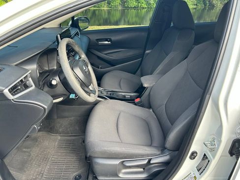 Used 2021 Toyota Corolla LE FWD image 15