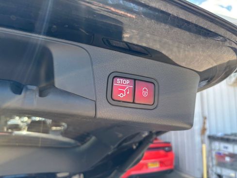 Used 2025 Mercedes-Benz GLB 250 image 24