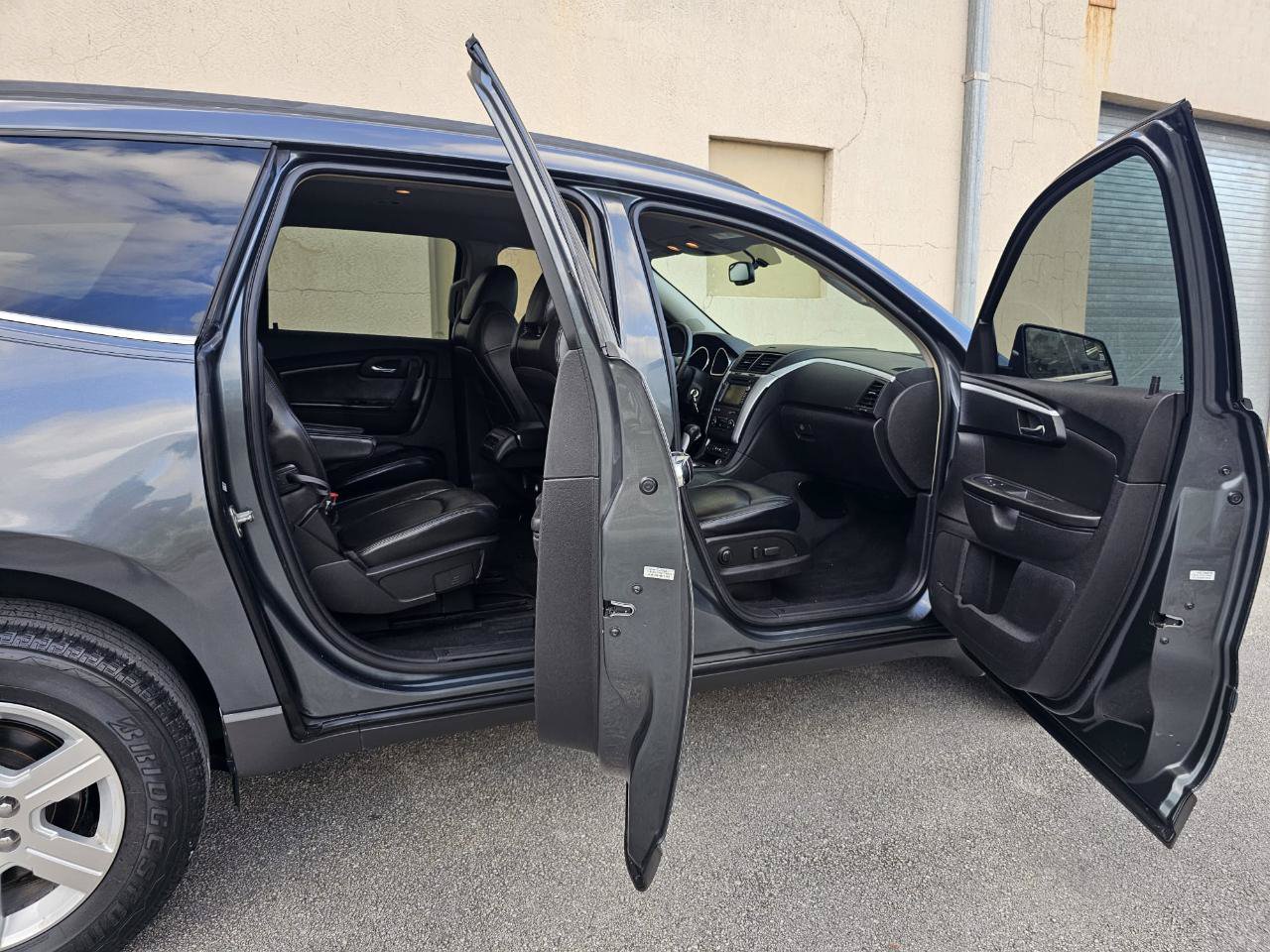 Used 2009 Chevrolet Traverse LT FWD image 18