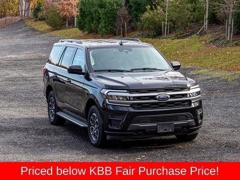 Used 2023 Ford Expedition XLT image 12