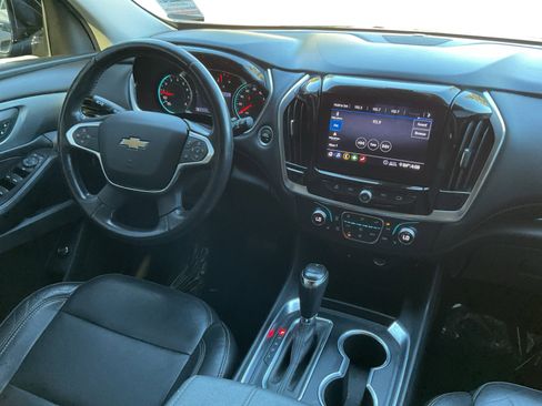 Used 2020 Chevrolet Traverse LT image 15