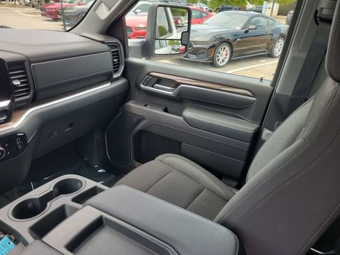 Used 2025 Chevrolet Silverado 2500 LT w/ Convenience Package AWD/4WD image 14