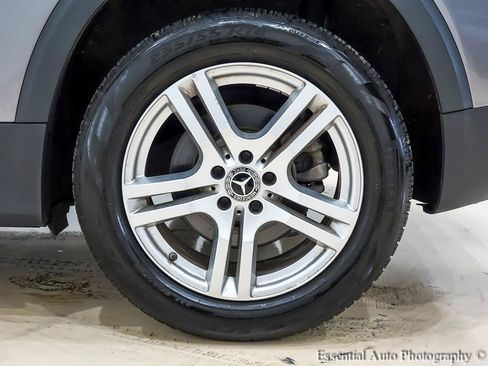 Used 2021 Mercedes-Benz GLB 250 4MATIC w/ Premium Package image 12