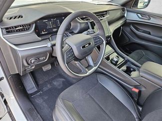 New 2025 Jeep Grand Cherokee Altitude video 3