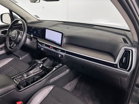 Certified 2024 Kia Sorento SX image 31