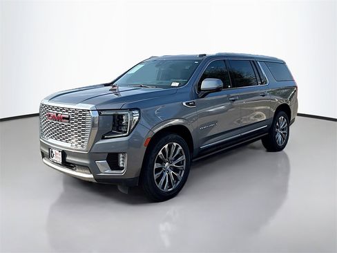 Used 2021 GMC Yukon XL Denali w/ Denali Premium Package image 4