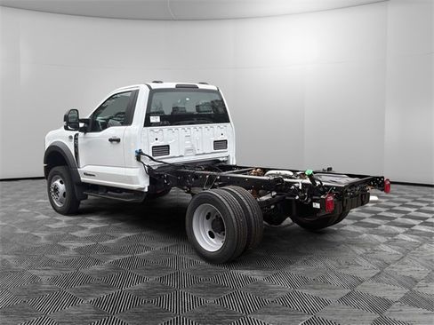 New 2026 Ford F550 4x4 Regular Cab Super Duty w/ XL Chrome Package image 3