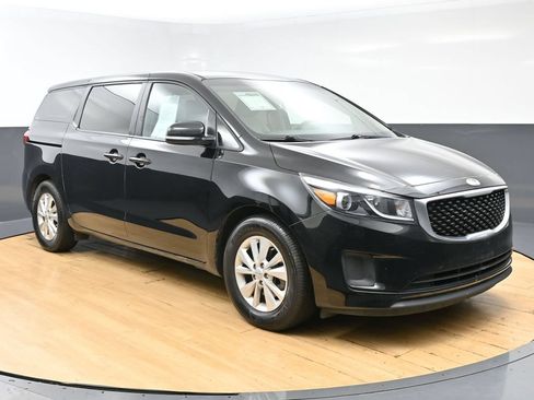 Used 2018 Kia Sedona L FWD image 3