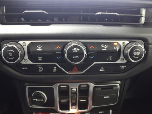 Used 2025 Jeep Wrangler Unlimited Rubicon image 20