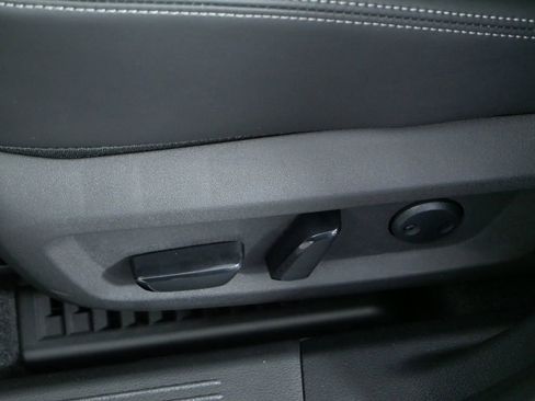 Used 2025 Nissan Rogue Platinum w/ Platinum Premium Package image 18