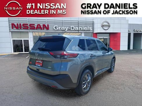 Used 2023 Nissan Rogue S AWD/4WD image 7