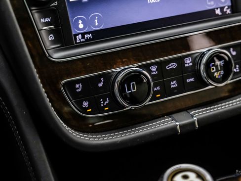 Used 2019 Bentley Bentayga image 64