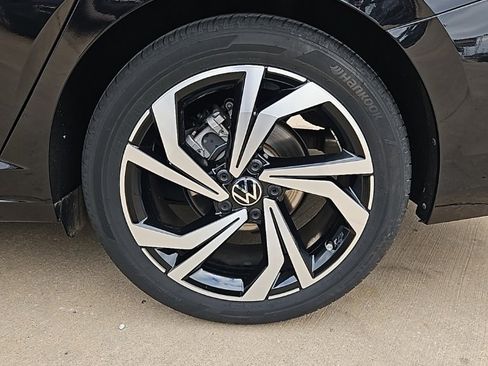 Used 2025 Volkswagen Jetta SEL image 9