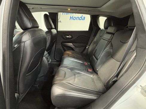Used 2019 Jeep Cherokee Limited AWD/4WD image 29