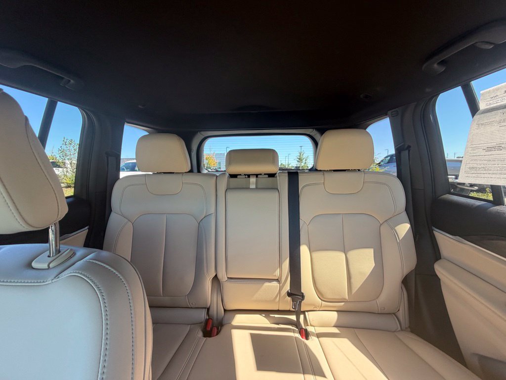 Used 2025 Jeep Grand Cherokee Limited AWD/4WD image 37
