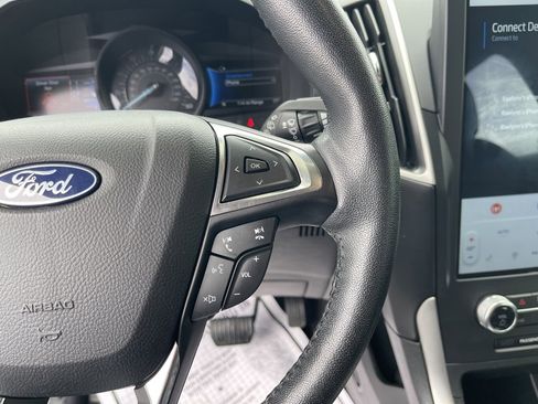 Used 2022 Ford Edge SEL image 16