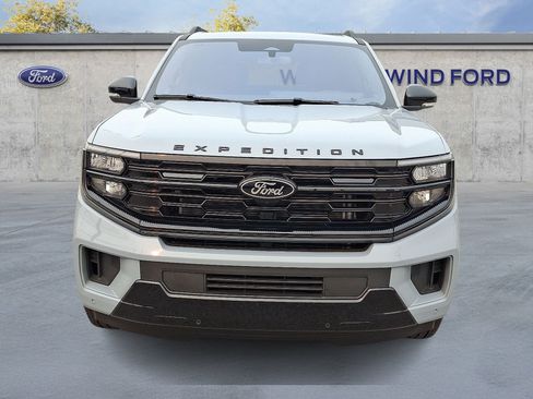 Used 2025 Ford Expedition Platinum w/ Stealth Appearance Package AWD/4WD image 2